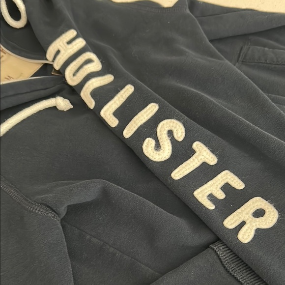Hollister Navy Hoodie with Red Logo - Picture 4 of 8
